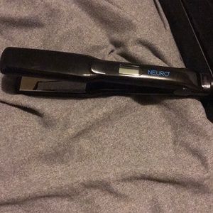 Paul Mitchell 1.25” Professional flat iron